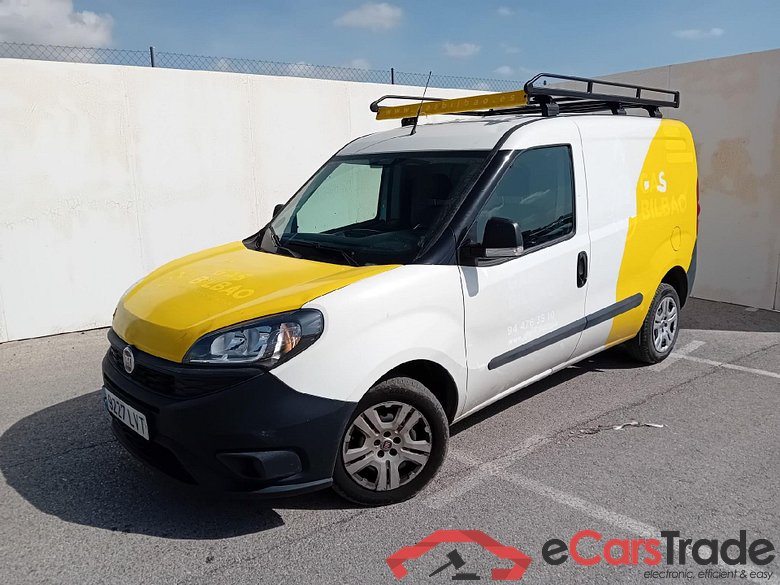 FIAT Doblò Cargo/2015/4P/furgón derivado de turismo Cargo SX 1.6 Mjet 77kW (105CV) #1
