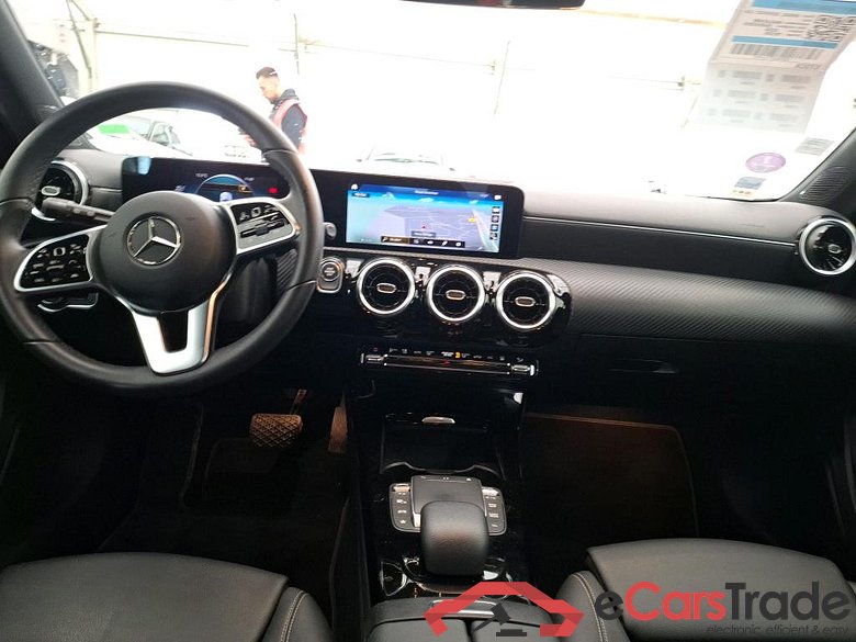MERCEDES-BENZ Classe A Compact / 2018 / 5P / Berline A 250 e Business Line 8G-DCT #5