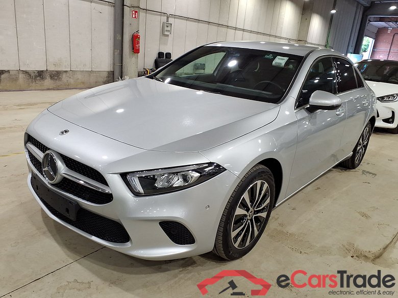 MERCEDES-BENZ A-CLASS LIMOUSINE 1.3 A 250 E BUSINESS SOLUTION DCT
