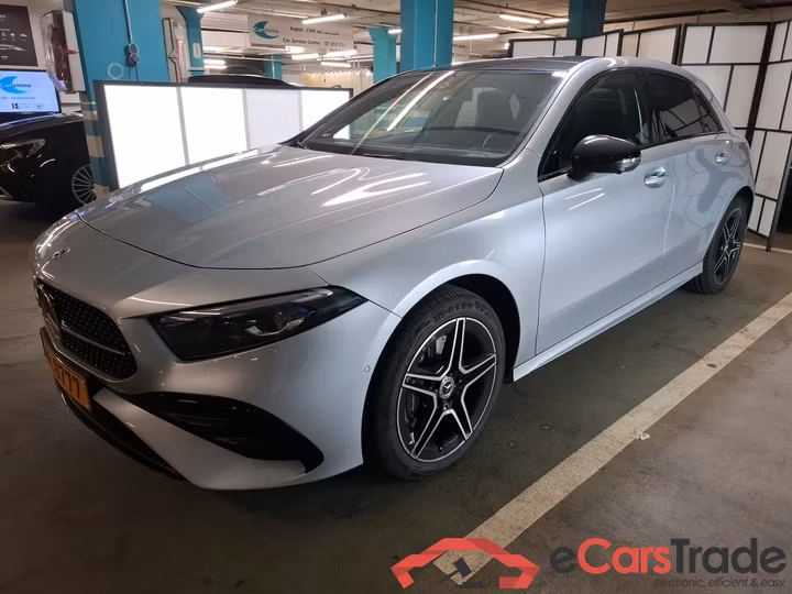 Mercedes A 250e Facelift Plug-In Hybrid AMG Night Aut. Pano LED-Xenon Head-Up Widescreen Ambient Burmester Navi 1/2 Sport-Leather-Alcantara KeylessGo Camera Klima PDC ...