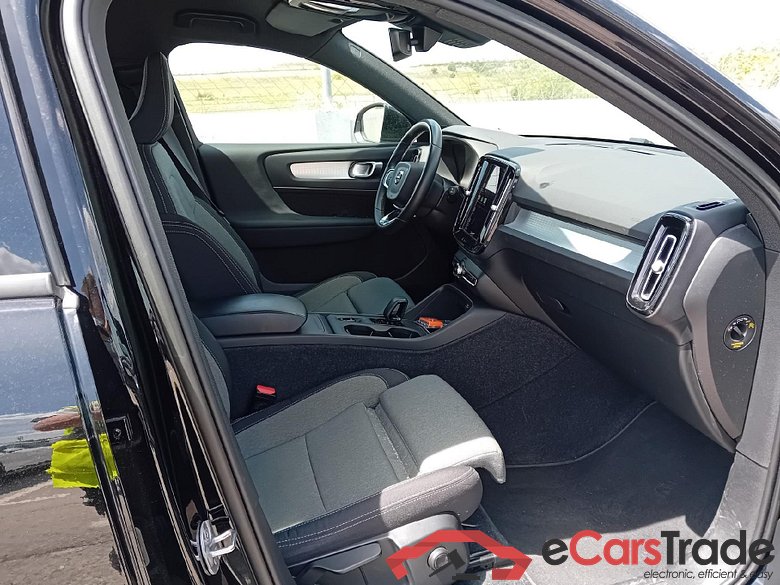 VOLVO XC40 / 2021 / 5P / todoterreno 2.0 B3 G Core Dark Auto #6