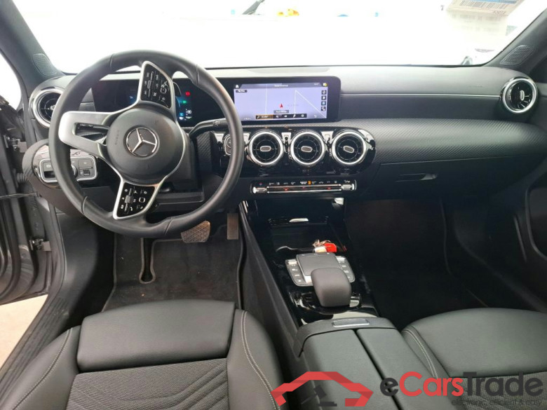 MERCEDES-BENZ Classe A Compact 2018 5P Berline A 250 e Business Line 8GDCT #5