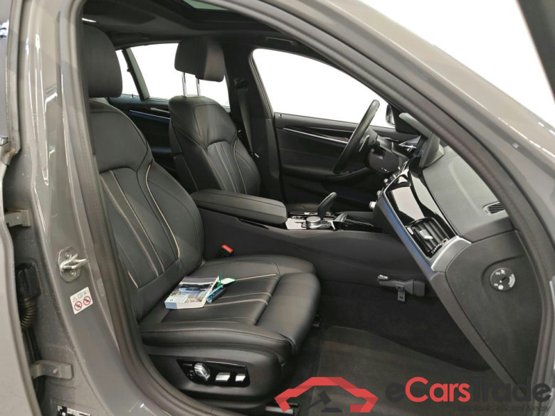 BMW 5 Serie Sedan 530e M Sport 4d + Pano #3