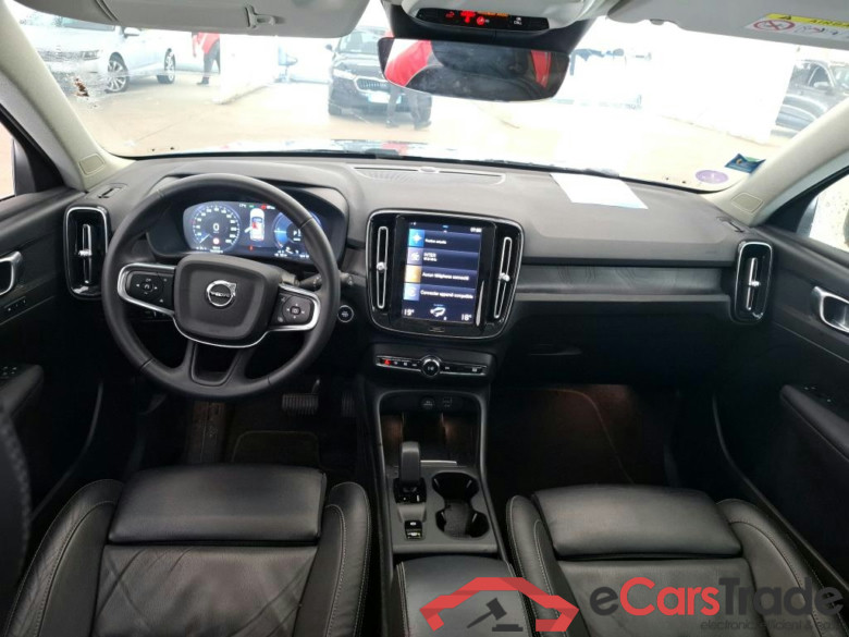 VOLVO XC40 / 2022 / 5P / SUV Recharge T4 211 DCT7 Start #5