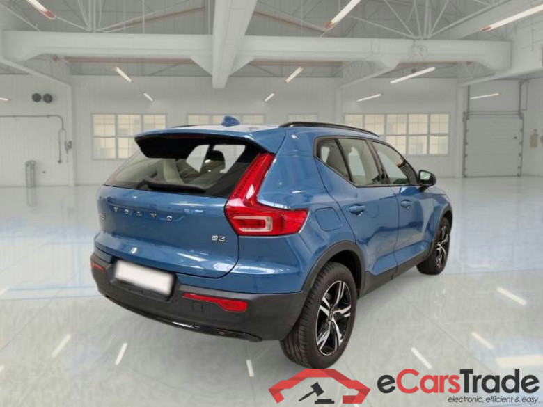 VOLVO XC40 / 2021 / 5P / SUV B3 AUTOMATICO PLUS DARK #2