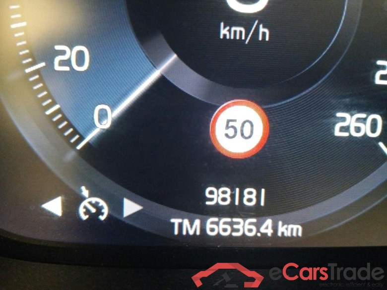 VOLVO XC40 / 2017 / 5P / todoterreno 1.5 T2 Momentum Core #5