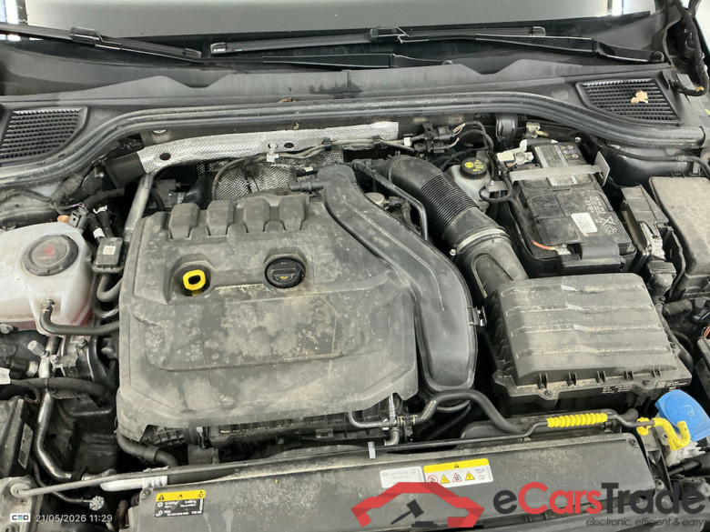 VOLKSWAGEN GOLF VIII 1.5 E-TSI 110KW LIFE DSG #6
