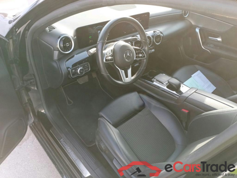 MERCEDES-BENZ Clase A / 2018 / 4P / sedán Sedán A 250 e #3