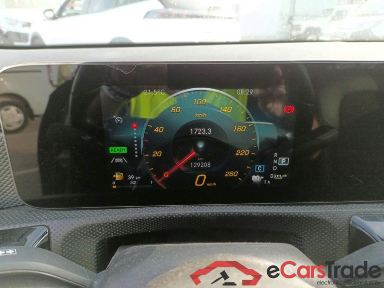 MERCEDES-BENZ Clase A / 2018 / 4P / sedán Sedán A 250 e #4