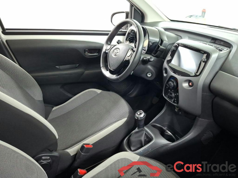 TOYOTA Aygo 1.0 VVT-i x-play 5D 53kW #6