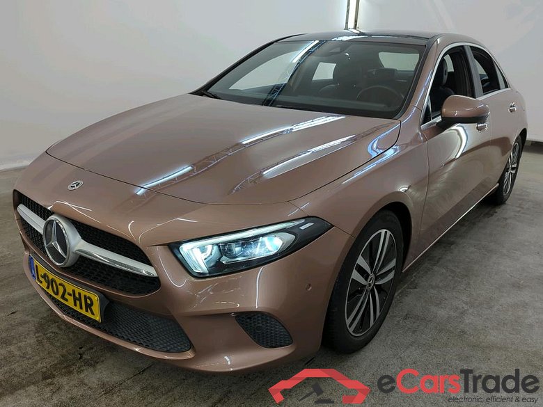Mercedes-Benz A-Klasse Limousine A 200 7G-DCT Business Solution Luxury 4d + Pano