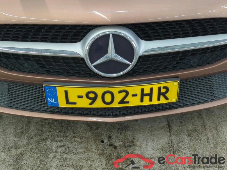 Mercedes-Benz A-Klasse Limousine A 200 7G-DCT Business Solution Luxury 4d + Pano #5