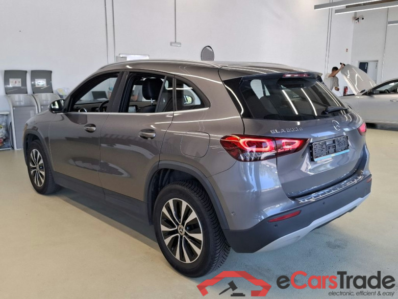 Mercedes GLA 200d Aut. LED Widescreen Navi 1/2 Sport-Leather KeylessGo Klima PDC ... #4