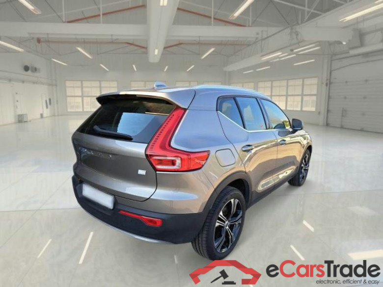 VOLVO XC40 / 2017 / 5P / SUV T5 PLUG-IN HYBRID AUTO RECH INSCRIP EXPR #2