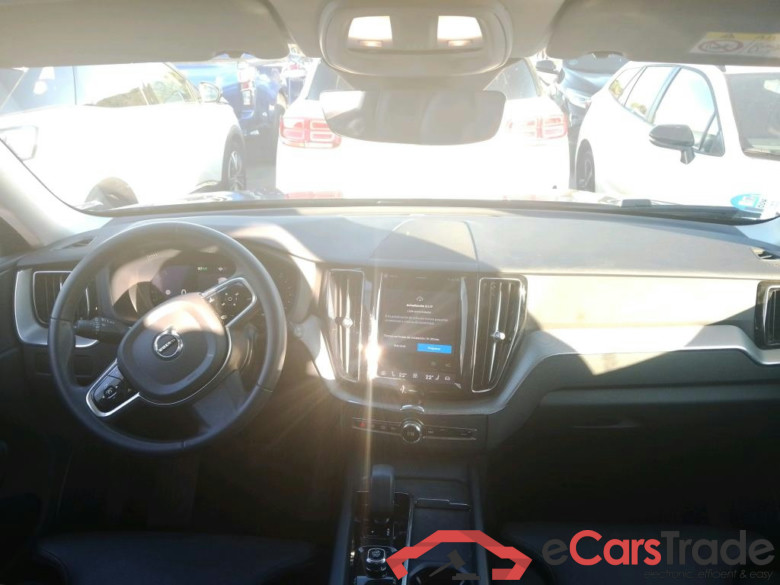 VOLVO XC60 / 2017 / 5P / todoterreno 2.0 B4 D AWD Plus Dark Auto #3