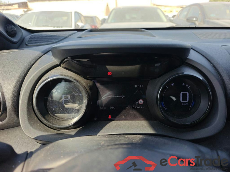 TOYOTA Yaris / 2020 / 5P / berlina con portón 1.5 120H Style P. Premier Edition #4
