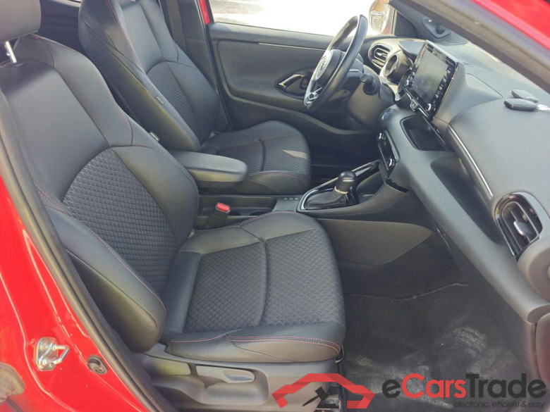 TOYOTA Yaris / 2020 / 5P / berlina con portón 1.5 120H Style P. Premier Edition #6