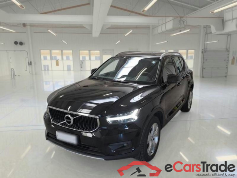 VOLVO XC40 / 2017 / 5P / SUV B4 AWD AUTOMATICO MOMENTUM PRO #1