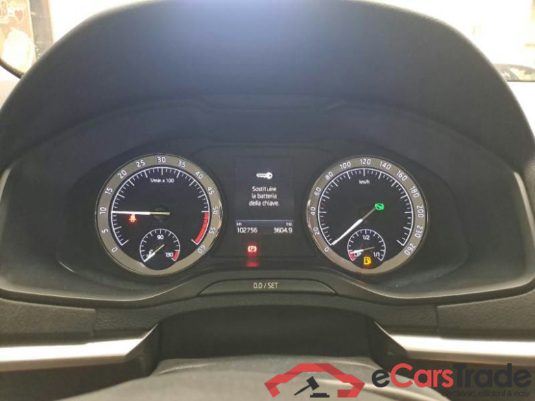 SKODA KAROQ / 2022 / 5P / SUV 2.0 TDI 110KW EVO SCR EXECUTIVE DSG 4X4 #4