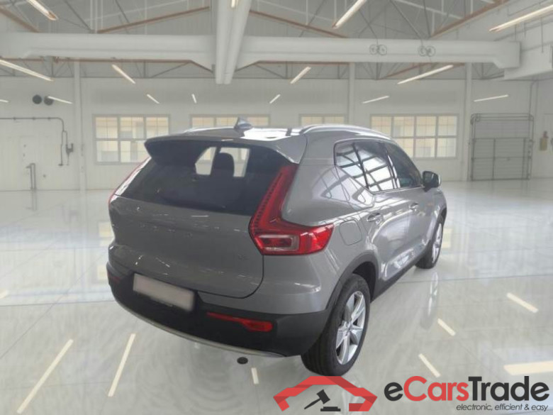 VOLVO XC40 / 2021 / 5P / SUV B3 AUTOMATICO CORE #2