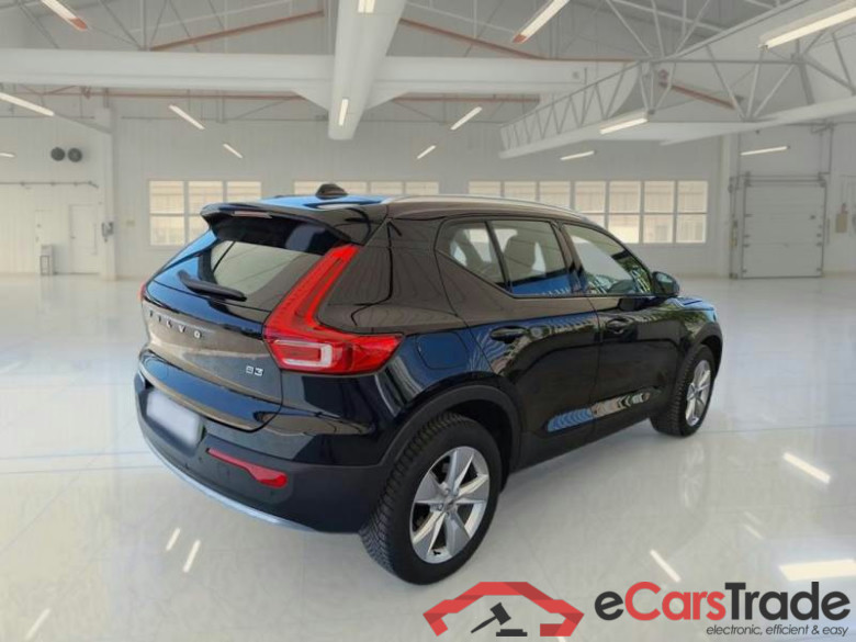 VOLVO XC40 / 2021 / 5P / SUV B3 AUTOMATICO CORE #2