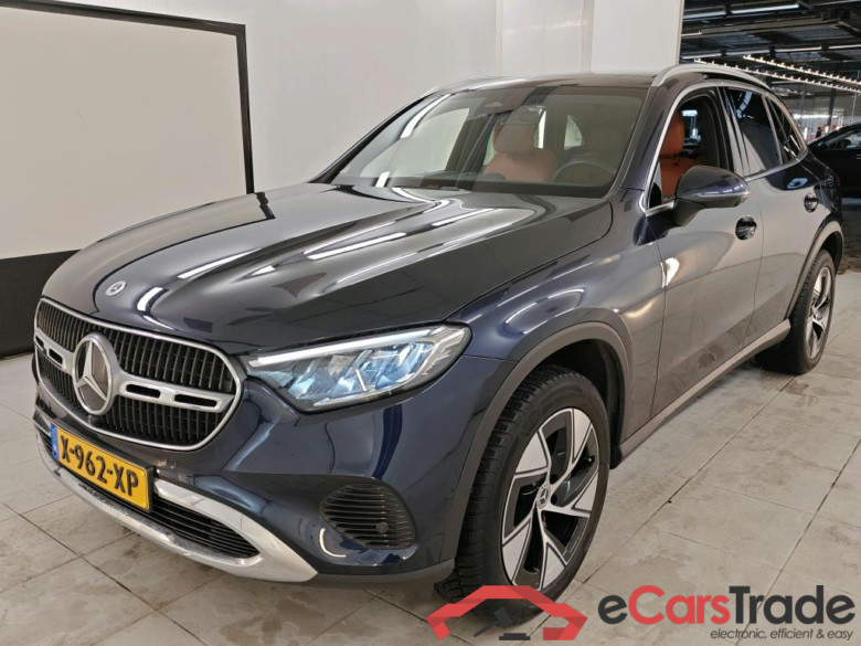 Mercedes-Benz GLC GLC 300 e 4MATIC Luxury Line auto 5d #1