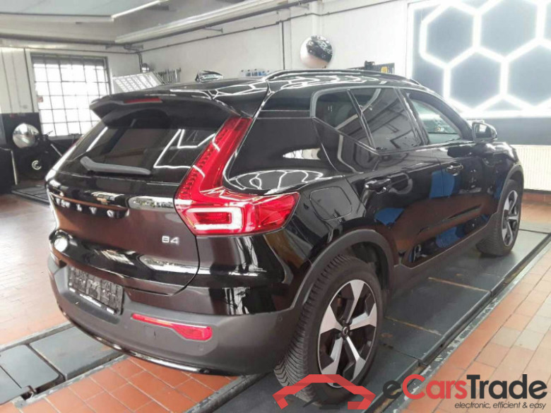 Volvo XC40 (2017->) DE - SUV5 B4 2WD EU6d, Plus Dark, (Facelift) 2022 - 2024 #2