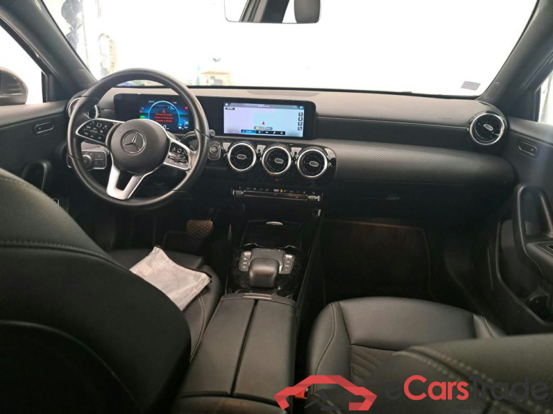 MERCEDES-BENZ Classe A Berline / 2018 / 4P / Berline A 250 e Business Line 8G-DCT #6