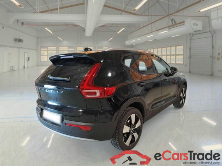 VOLVO XC40 / 2017 / 5P / SUV T3 AUTOMATICO MOMENTUM PRO #2