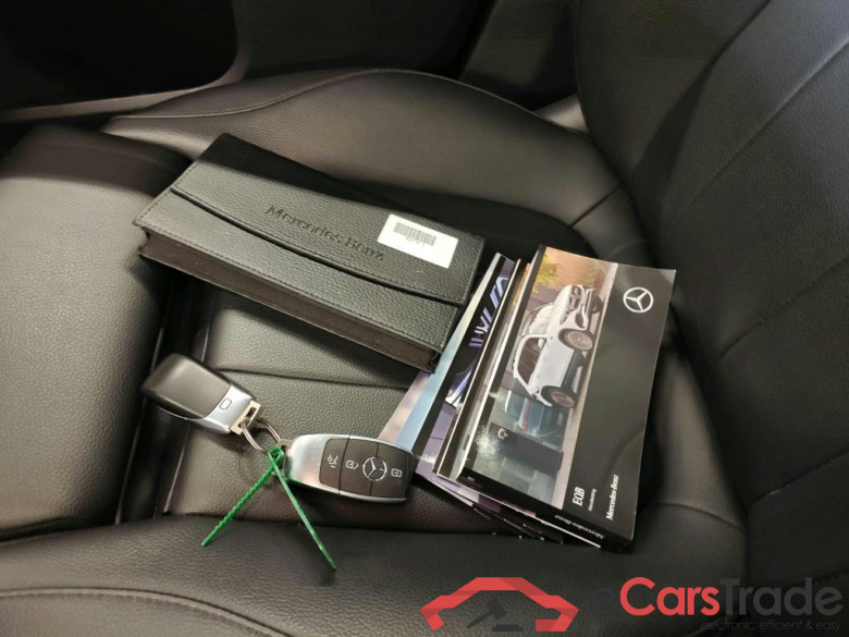 Mercedes-Benz EQB EQB 250 Luxury Line auto 5d + Premium pakket, Pano, 7 Persoons #4