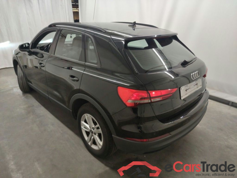 Audi Q3 45 TFSI e S tronic 5d #1