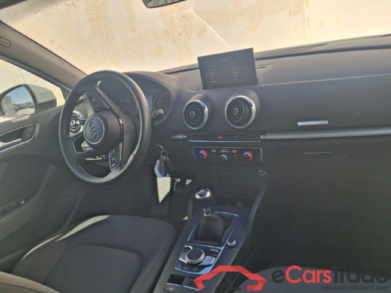 AUDI A3 / 2016 / 5P / berlina con portón Sportback 30 TDI 85kW (116CV) #3