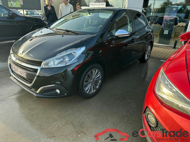 PEUGEOT 208 1.2i PureTech Style #4