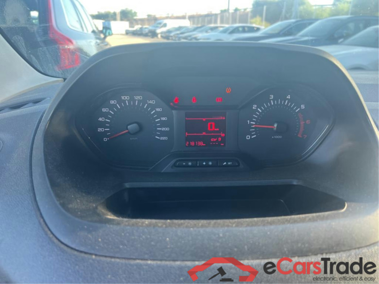 PEUGEOT Partner / 2018 / 3P / furgón derivado de turismo Pro Standard 600kg BlueHDi 73kW #4