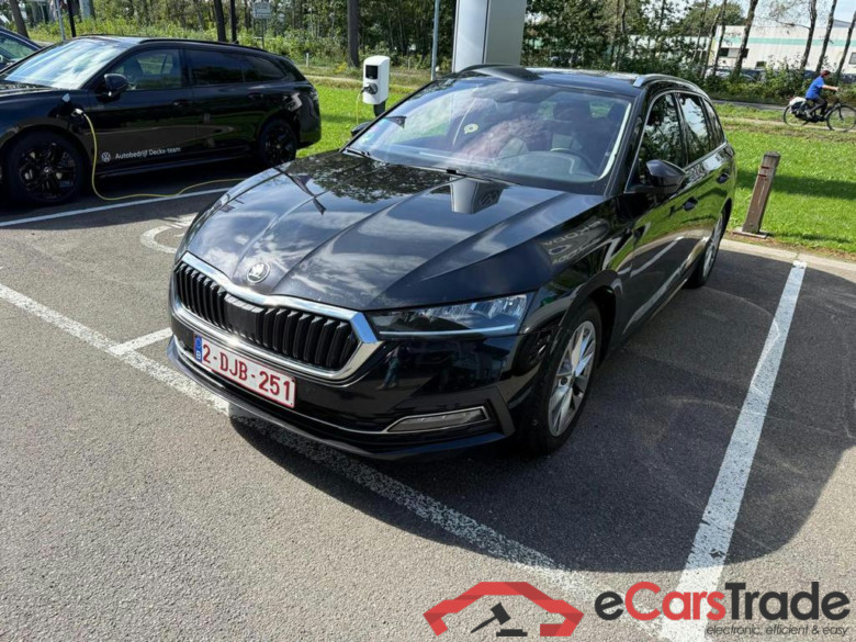 SKODA Octavia Combi SW 1.5 TSI eTec MHE Clever DSG #1