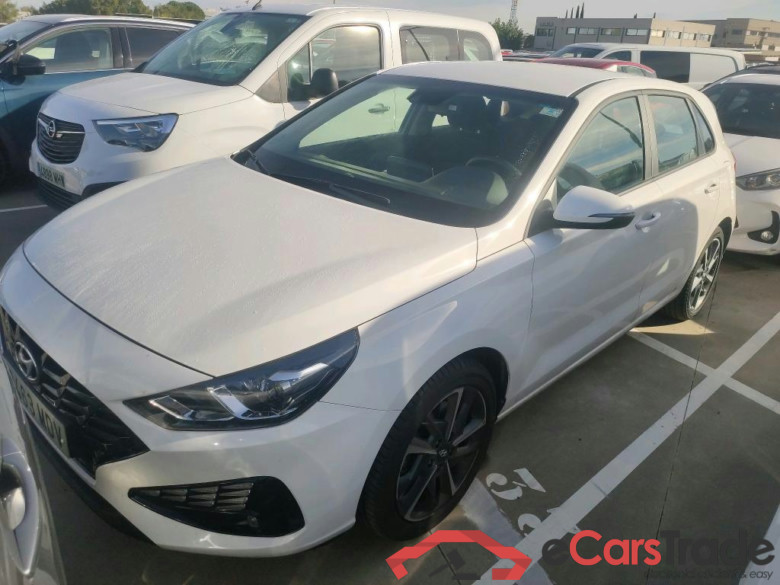 HYUNDAI i30 / 2020 / 5P / berlina con portón 1.5 DPI Klass SLX #1