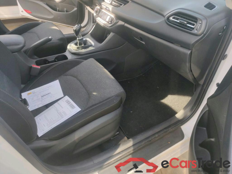HYUNDAI i30 / 2020 / 5P / berlina con portón 1.5 DPI Klass SLX #6