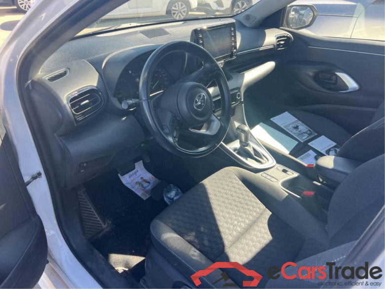 TOYOTA Yaris / 2020 / 5P / berlina con portón 1.5 120H Active Tech #3