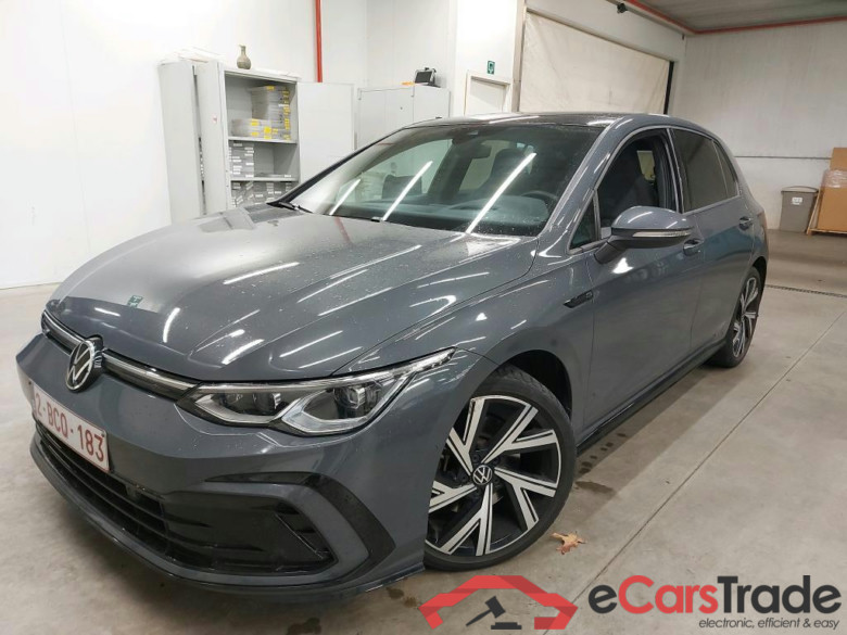 VOLKSWAGEN - VW  GOLF eTSI 150PK DSG R-Line With Climatronic & Nav Discover Media & Keyless & DCC & Drive Pack & PAno Roof & Trailer Hook   * PETROL *